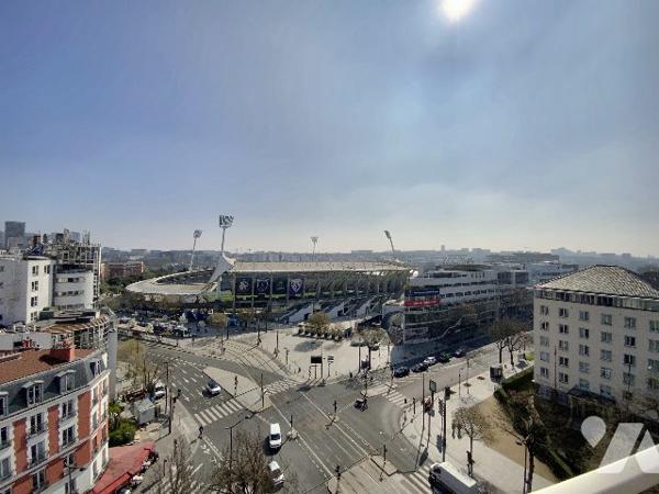 Montsouris, 3 pièces de 70 m² au 10e étage avec terrasse, vue dégagée, cave et parking