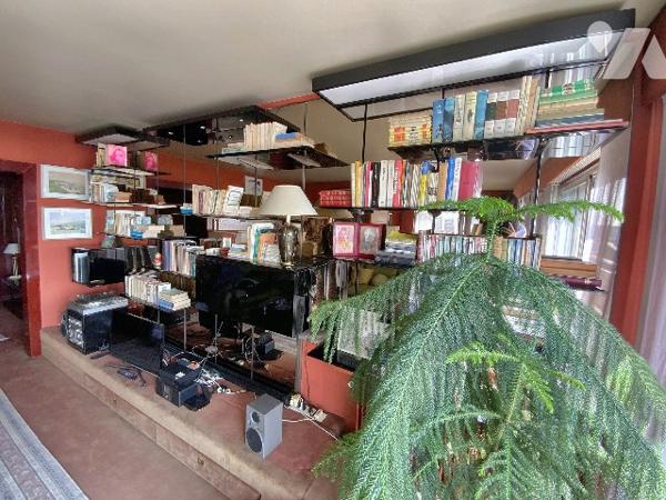 Montsouris, 3 pièces de 70 m² au 10e étage avec terrasse, vue dégagée, cave et parking