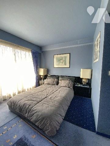 Montsouris, 3 pièces de 70 m² au 10e étage avec terrasse, vue dégagée, cave et parking