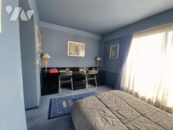 Montsouris, 3 pièces de 70 m² au 10e étage avec terrasse, vue dégagée, cave et parking