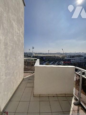 Montsouris, 3 pièces de 70 m² au 10e étage avec terrasse, vue dégagée, cave et parking