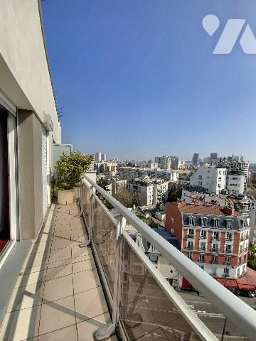 Montsouris, 3 pièces de 70 m² au 10e étage avec terrasse, vue dégagée, cave et parking