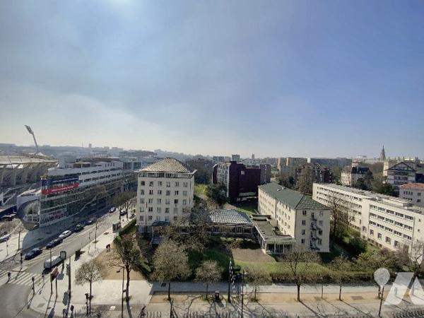 Montsouris, 3 pièces de 70 m² au 10e étage avec terrasse, vue dégagée, cave et parking