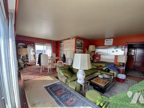 Montsouris, 3 pièces de 70 m² au 10e étage avec terrasse, vue dégagée, cave et parking