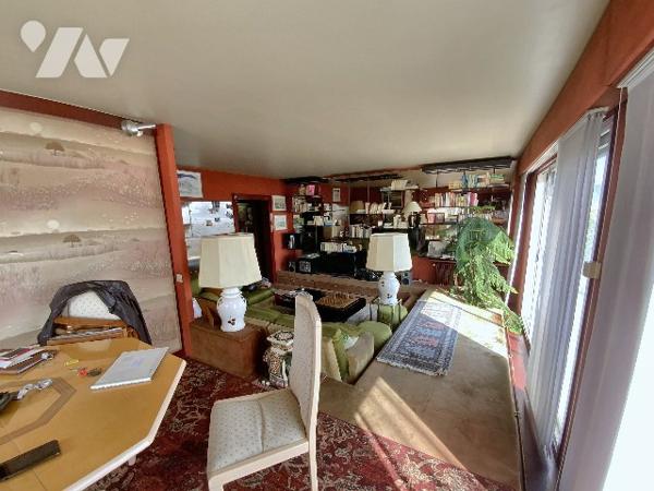Montsouris, 3 pièces de 70 m² au 10e étage avec terrasse, vue dégagée, cave et parking