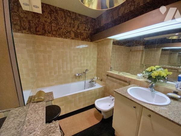 Montsouris, 3 pièces de 70 m² au 10e étage avec terrasse, vue dégagée, cave et parking