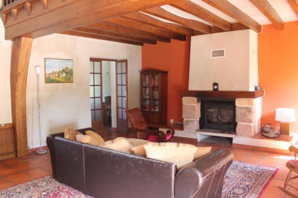 Cérilly - Maison spacieuse avec piscine chauffée sur 2699m² de terrain. Cérilly (03350)