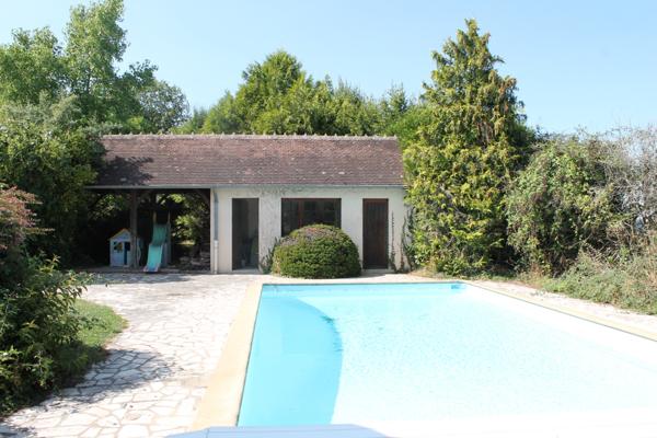 Cérilly - Maison spacieuse avec piscine chauffée sur 2699m² de terrain. Cérilly (03350)