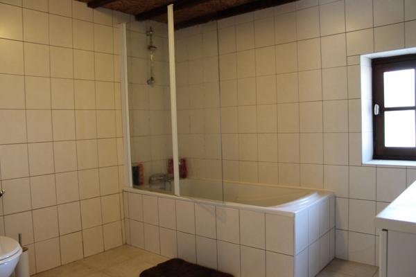 Cérilly - Maison spacieuse avec piscine chauffée sur 2699m² de terrain. Cérilly (03350)