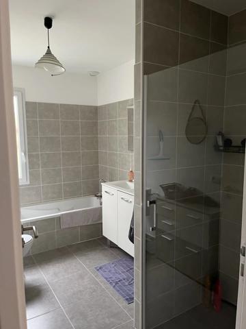 Location                                                      Maison
                        
                     5 pièces                      102 m2                     à Saint-Jean-d'Illac