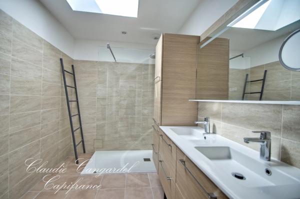 Marsilly – Maison à vendre de plain-pied au calme avec beau jardin arboré, 4 chambres, sur parcelle de 700m²
