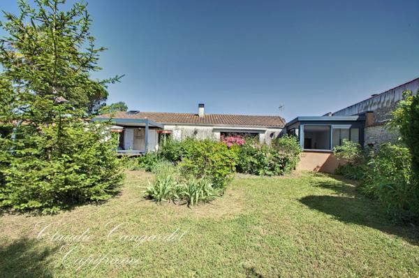 Marsilly – Maison à vendre de plain-pied au calme avec beau jardin arboré, 4 chambres, sur parcelle de 700m²
