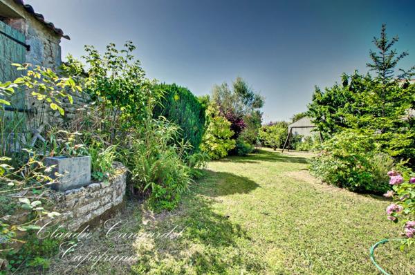 Marsilly – Maison à vendre de plain-pied au calme avec beau jardin arboré, 4 chambres, sur parcelle de 700m²