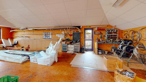 Voilerie et accastillage sur le port de Tréboul (Douarnenez)
