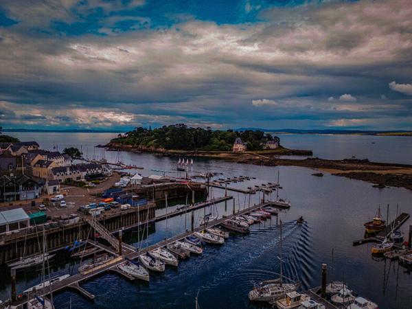 Voilerie et accastillage sur le port de Tréboul (Douarnenez)