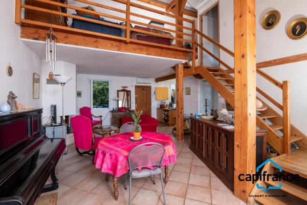Presqu'île de Giens 83400 Maison mitoyenne de 130 m2 (92 loi carrez) 3/4ch , vue végétation et baie de l'almanarre,