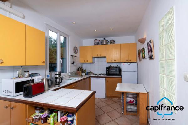Presqu'île de Giens 83400 Maison mitoyenne de 130 m2 (92 loi carrez) 3/4ch , vue végétation et baie de l'almanarre,
