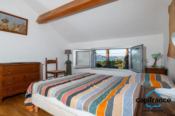 Presqu'île de Giens 83400 Maison mitoyenne de 130 m2 (92 loi carrez) 3/4ch , vue végétation et baie de l'almanarre,