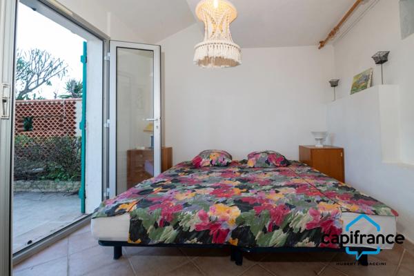 Presqu'île de Giens 83400 Maison mitoyenne de 130 m2 (92 loi carrez) 3/4ch , vue végétation et baie de l'almanarre,