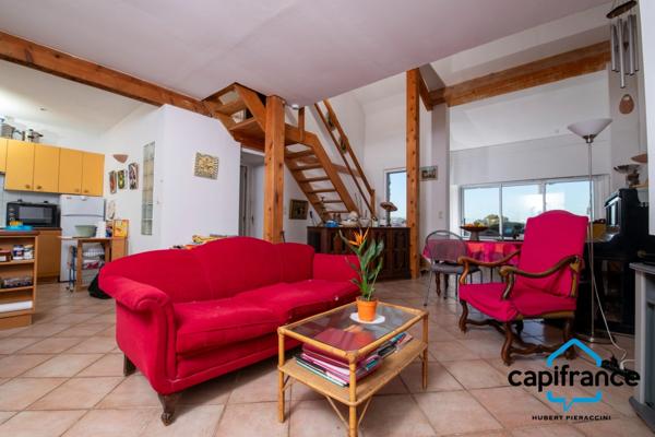 Presqu'île de Giens 83400 Maison mitoyenne de 130 m2 (92 loi carrez) 3/4ch , vue végétation et baie de l'almanarre,
