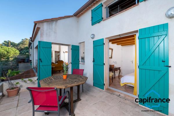 Presqu'île de Giens 83400 Maison mitoyenne de 130 m2 (92 loi carrez) 3/4ch , vue végétation et baie de l'almanarre,