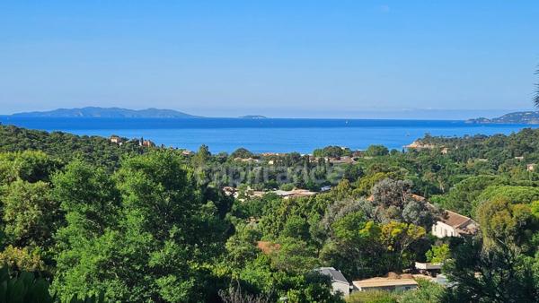 Terrain à vendre de 1 300,00 m² CAVALIERE (83) avec permis purgé