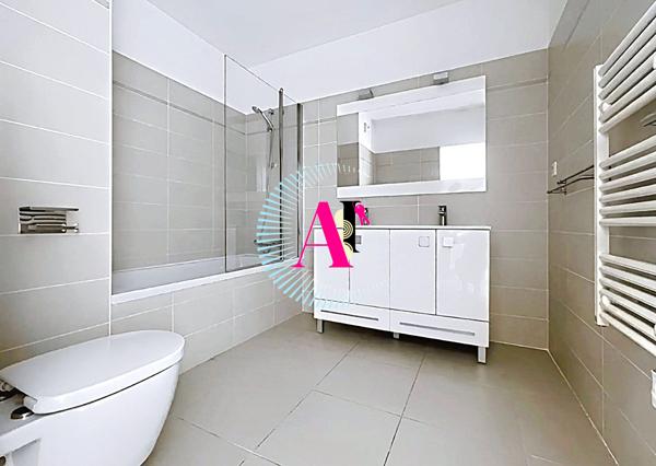 Grasse – Traverse du Prado | Duplex 4 pièces – Dernier étage – Terrasse 34 m² – Vue panoramique jusqu'à la mer