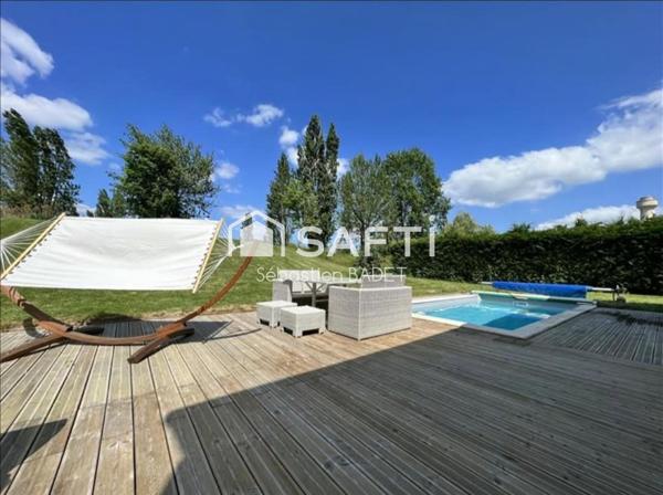 Maison  de 147m2 avec piscine et étang