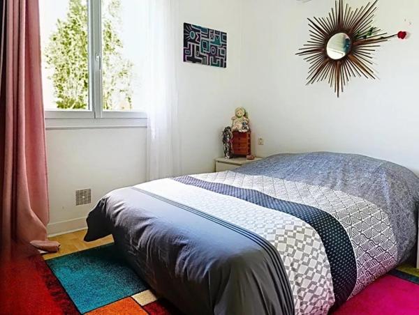 Maison  de 147m2 avec piscine et étang