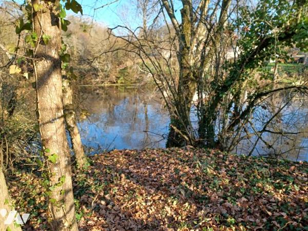 Terrain / pré en bord de Sèvre