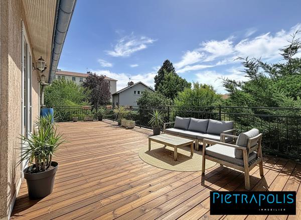 Maison familiale 6 pièces de 230 m² au sol, 99 m² carrez sur une parcelle de 520 m²
