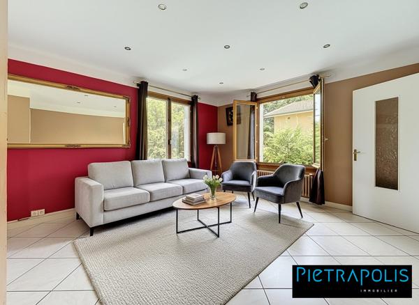 Maison familiale 6 pièces de 230 m² au sol, 99 m² carrez sur une parcelle de 520 m²
