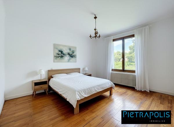 Maison familiale 6 pièces de 230 m² au sol, 99 m² carrez sur une parcelle de 520 m²