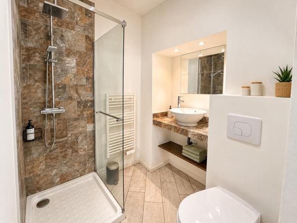 VIEUX-BASTIA – APPARTEMENT T3/T4 EN DUPLEX DE 70 m² ENTIÈREMENT RÉNOVÉ