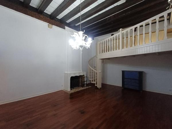 Perpignan centre - Appartement type loft de 2 pièces dans ancien couvent