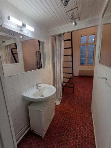 Perpignan centre - Appartement type loft de 2 pièces dans ancien couvent