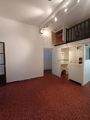 Perpignan centre - Appartement type loft de 2 pièces dans ancien couvent