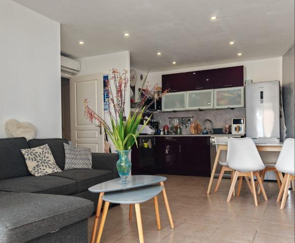 *À vendre : Appartement T3 de 56 m² à Porte Marine*