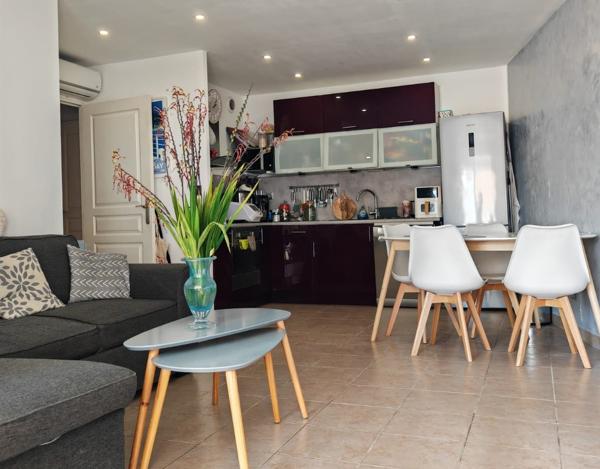 *À vendre : Appartement T3 de 56 m² à Porte Marine*
