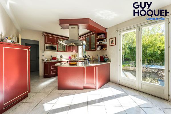 Maison à Combs La Ville en impasse _ 5 Chambres.