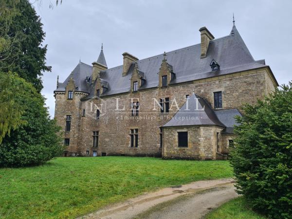 Exceptionnel château, Monument Historique, et ses 230 hectares proche de Saint-Brieuc