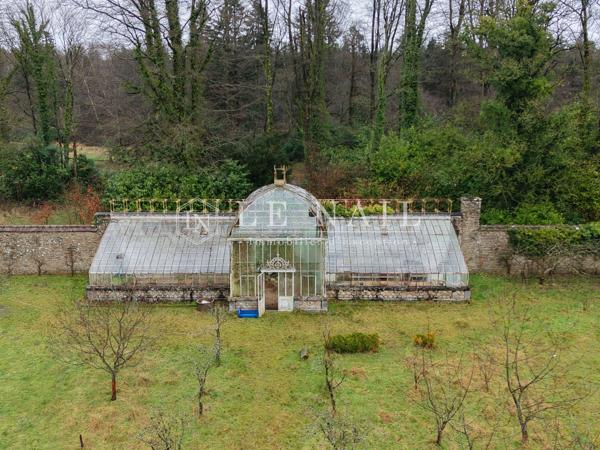 Exceptionnel château, Monument Historique, et ses 230 hectares proche de Saint-Brieuc