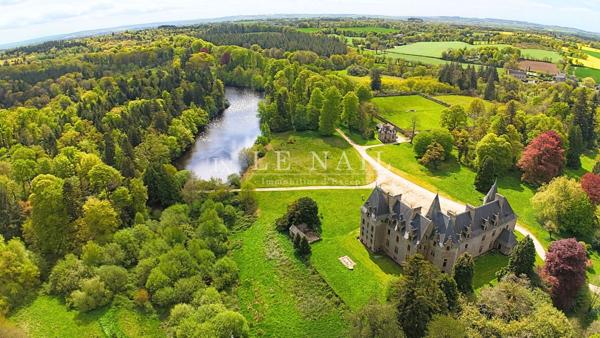 Exceptionnel château, Monument Historique, et ses 230 hectares proche de Saint-Brieuc