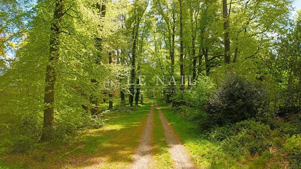Exceptionnel château, Monument Historique, et ses 230 hectares proche de Saint-Brieuc