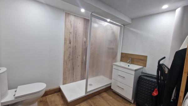 Garage 350 m2 (12places) + Appartement rénové T2 38 m2 + Local commercial  (vendu vide) (320m2)