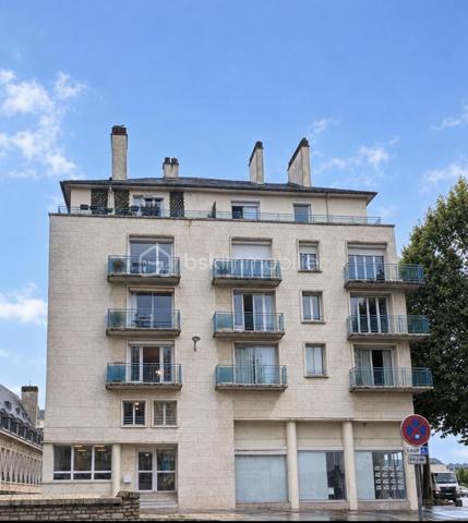 A SAISIR !  Appartement T3 au 3ème étage sur 4  avec ascenseur d'une petite  copropriété comprenant :
Une grande entée desservant un séjour -salon lumineux de 20m² avec balcon, cuisine équipée avec également un balcon, salle de bains, W.C. indépendant, deux chambres , de nombreux placards intégrés.
L'appartement est équipé de volet roulant et d'une cave.

Les +++++++
Vue Seine et vue Cathédrale.
 Appartement traversant très lumineux,
 Vue dégagée ,
Nombreuses places de parking a proximité 
BUS : 27;33,F1, F2, T1 
TER ET METRO 
Charges de copropriété : 280€ par mois (chauffage, eau froide, ascenseur, entretien parties communes, fonds de travaux.
Pour plus d'informations contactez MARYLINE au 07 84 56 20 94
POUR INFORMATION : L'IA à été utilisé pour enlever quelques  meubles .