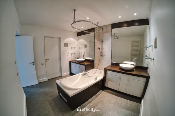 Appartement
         5 pièces
        - 132 m² Exclusivité 275 000 € *