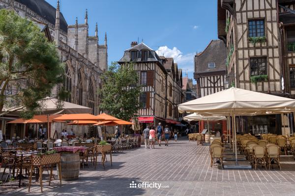 Appartement
         5 pièces
        - 132 m² Exclusivité 275 000 € *
