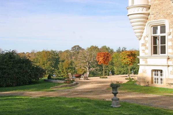 Beau château à vendre en Haut-Anjou.