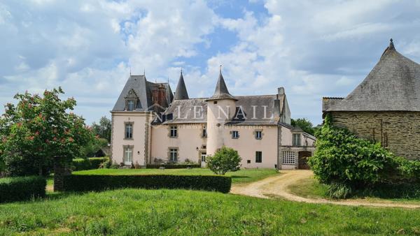 Beau château dans un environnement privilégié à 30 minutes de Vannes.